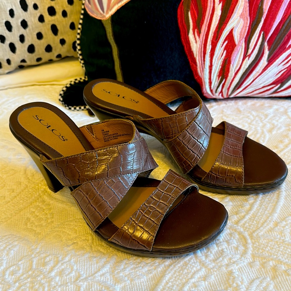 Sale!! SOLOS Carmin Croc Embossed Mules Size 7